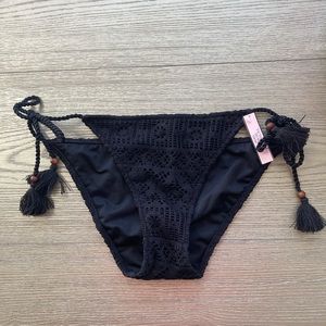 VS Victoria's Secret black crochet lace bikini bottom M NWT